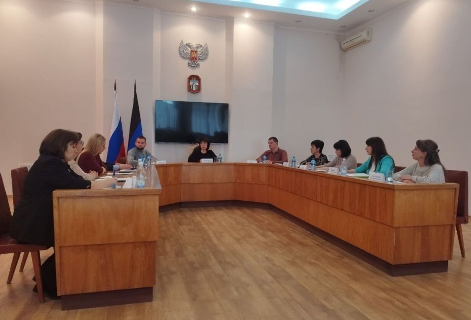 13.11.2025 года председатель Тельмановского муниципального совета Дмитрий Липчанский совместно с депутатами Тельмановского муниципального совета Натальей Зубач И Юлией Линник приняли участие в заседании штаба по вопросам...