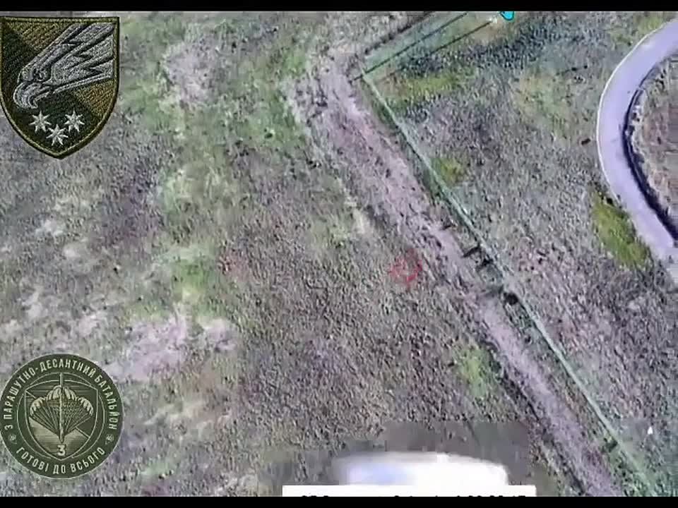 Штурмовики ВС РФ были замечены на дороге из Гришино, примыкающей к ключевой трассе Т0515, ведущей из Покровска через Родинское