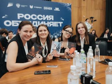 Розы из пастилы, квест-игра по истории Новороссии и научный маскот: подведены итоги II патриотического форума исторических регионов «Россия объединяет»