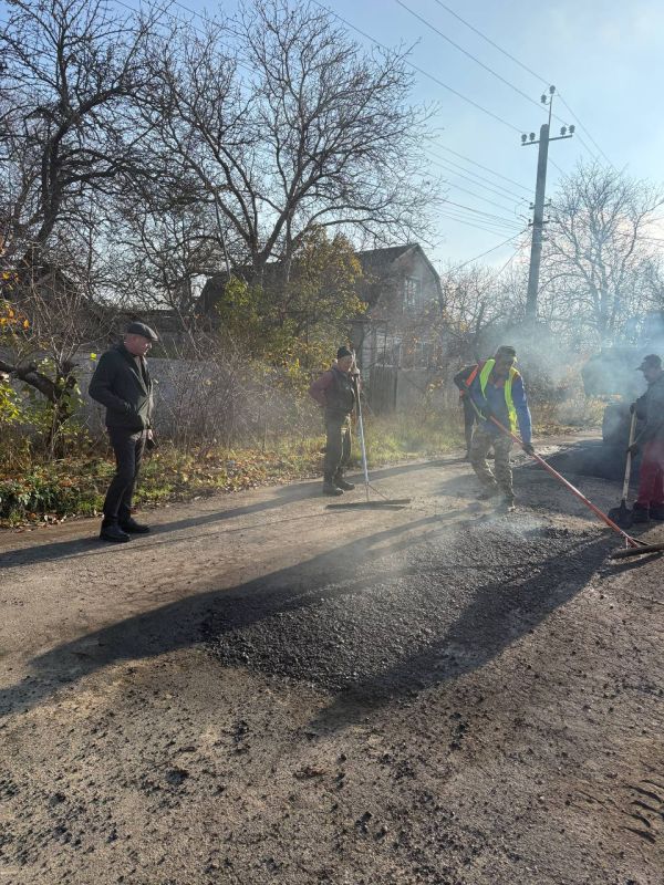Сергей Юзвинкевич: По ул. Чапаева в пгт Володарское ведутся работы по текущему (ямочному) ремонту дорог
