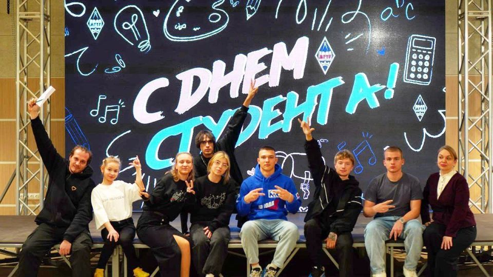 В Доме молодёжи прошла интерактивная развлекательная программа «Формула 1», посвященная Международному дню студентов