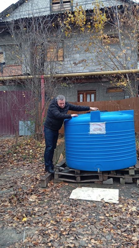 17 ноября 2025 года во исполнение поручения Главы Донецкой Народной Республики депутаты Ясиноватского муниципального совета Сергей Куксенко, Ирина Евсюкова и Николай Коляденко посетили места подвоза воды