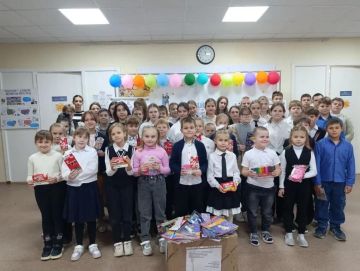 Школьники из села Волновахского округа получили посылки от центра «Доверие» из Лабытнанги ЯНАО