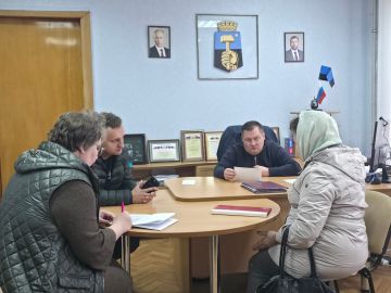 В понедельник, 17 ноября, руководитель Управы Куйбышевского внутригородского района Иван Адамец провел плановый прием граждан