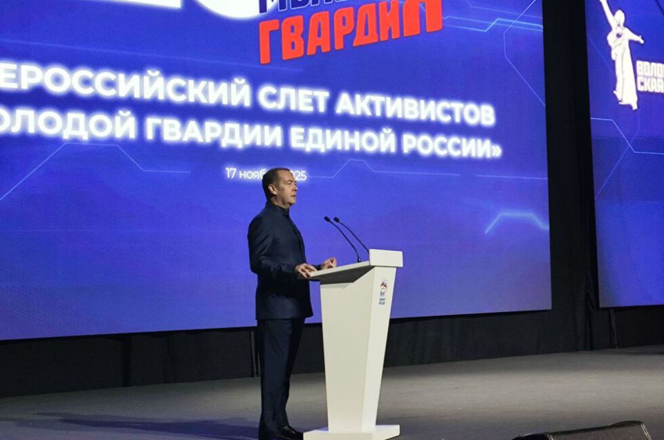 Медведев рассказал, сколько молодогвардейцев восстанавливает Донбасс