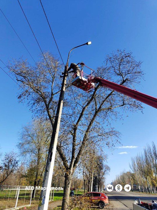 За неделю энергетики установили на улицах Мариуполя 50 новых светильников