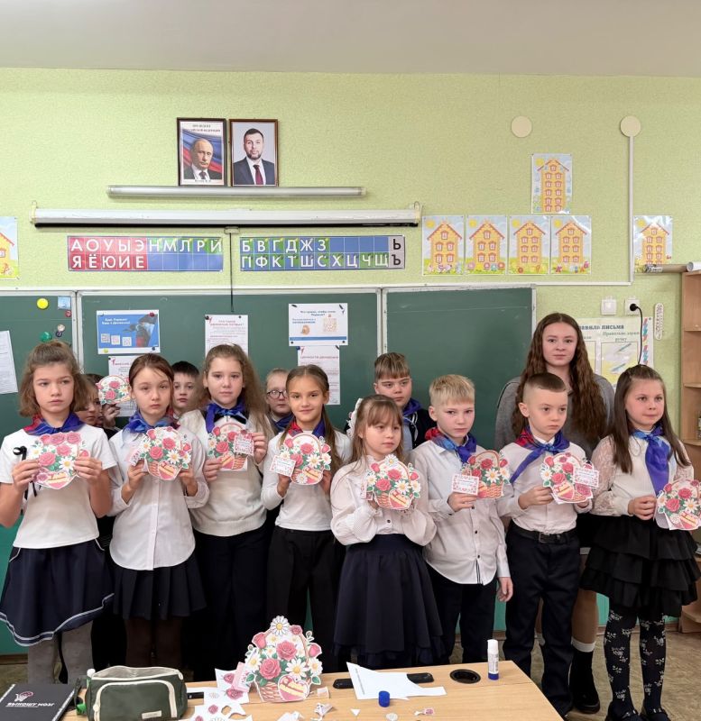 Ждановские активисты «Движения Первых» проводят мастер-класс