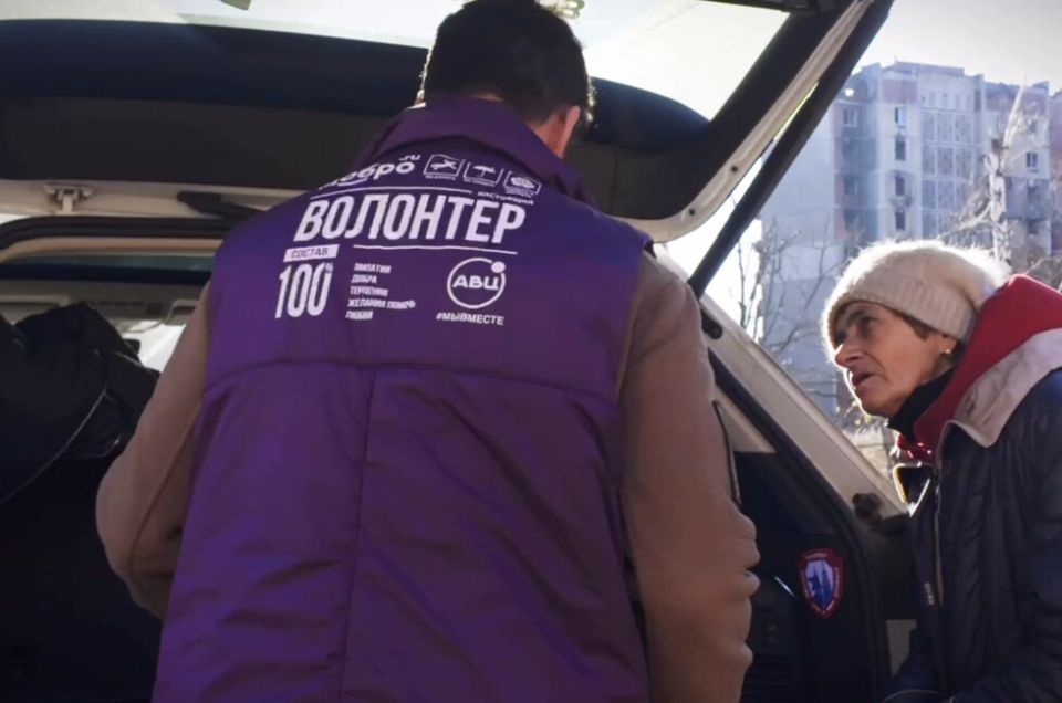 Волонтеры привезли генератор и продукты жителям Никольского и Угледара