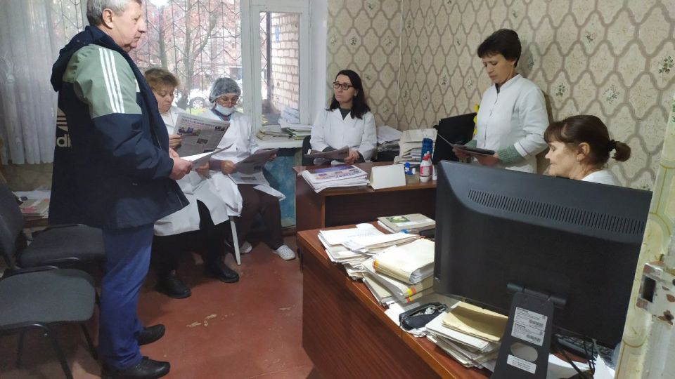 Начальник Новозарьевского территориального отдела Михаил Рапач провел встречу с трудовым коллективом Новозарьевской семейной амбулатории