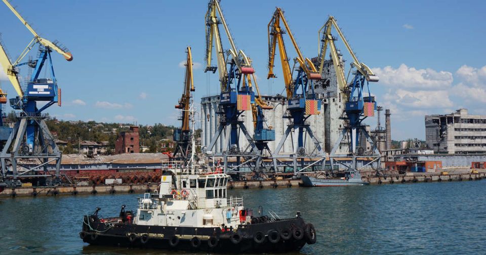 В порту Мариуполя создадут грузовой пункт пропуска через границу РФ