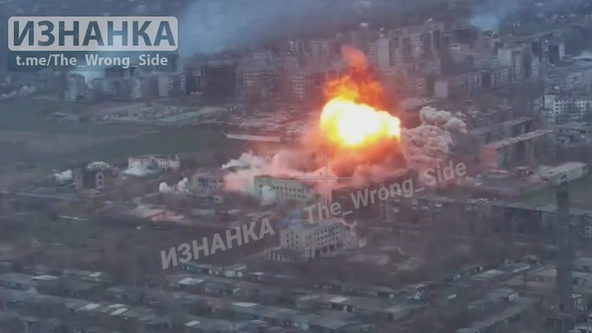 Кадры мощного прилёта ФАБ-3000 по пункту временной дислокации в н.п. Мирноград