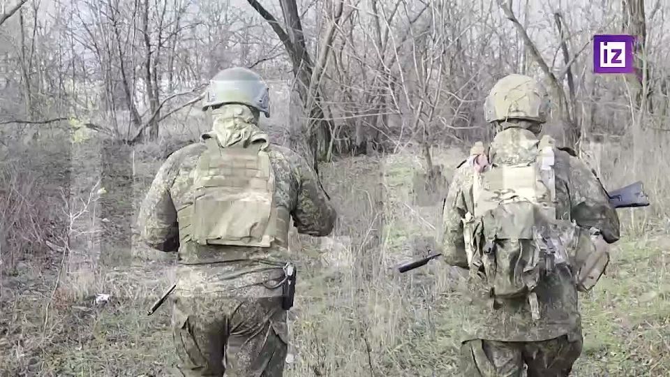 Российские штурмовики 7-й бригады группировки войск "Юг" рассказали о сложностях, с которыми столкнулись при освобождении Платоновки в ДНР, и о том, как погодные условия помогли зайти в населенный пункте незаметно для...