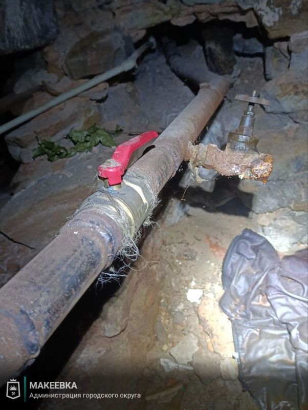 Специалисты из Югры совместно с коммунальными службами продолжают восстанавливать систему водоотведения