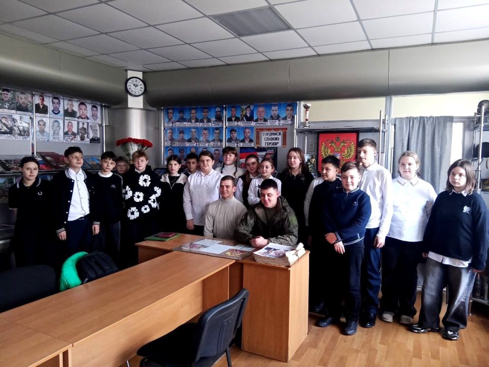 В Ждановке школьники встретились с участниками СВО