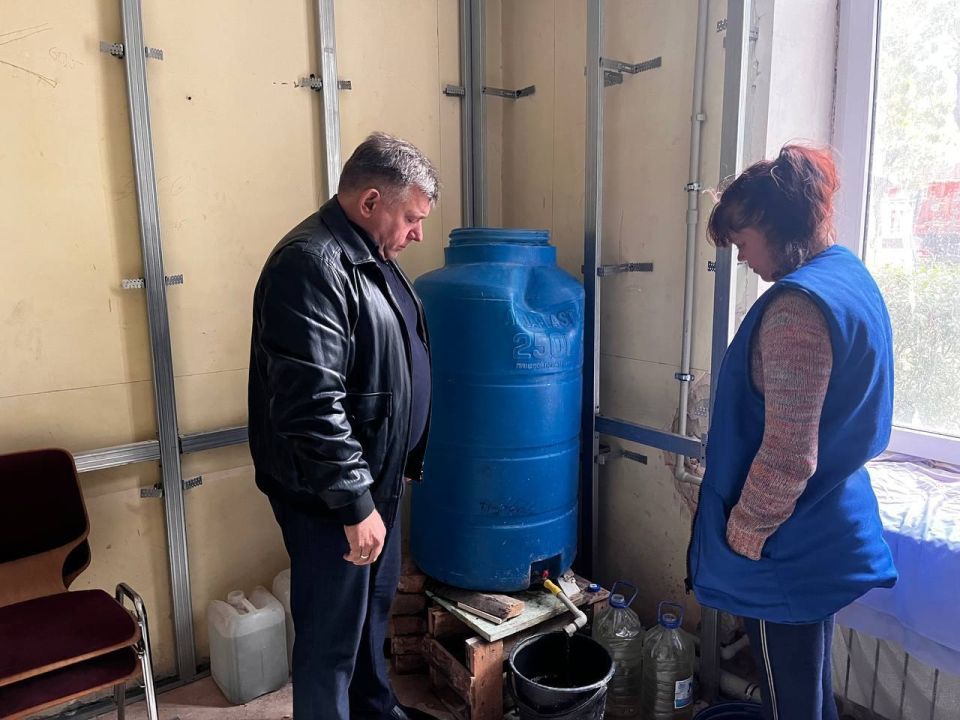 Роман Конев: 19 ноября 2025 года депутаты Горловского городского совета от фракции «Единая Россия» – Сергей Третьяков и Николай Гальченко – посетили места подвоза воды