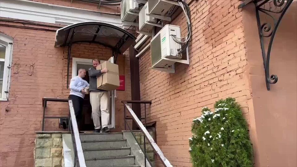 В Санкт-Петербурге активисты Народного фронта совместно с благотворительным фондом «Добродушие» подготовили и отправили очередную партию гуманитарной помощи для детей из Мариуполя