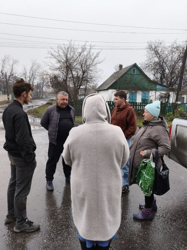 20 ноября Роман Грицай, начальник Пелагеевского территориального отдела администрации городского округа Торез провел встречу с жителями посёлка по улице им. Сергея Лазо