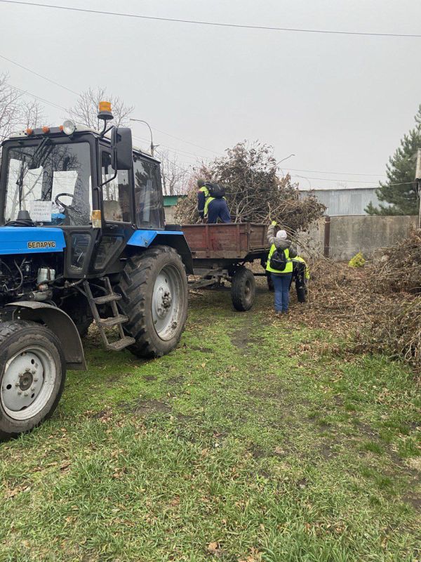 С заботой об округе.. На 20.11.2025 г. сотрудниками МУП "ЭКОС" выполнены следующие виды работ: Сбор опавшей листвы и дорожный смет по ул. Заводская и ул. Машиностроителей Удаление поросли самосеянных деревьев по ул. Артёма...