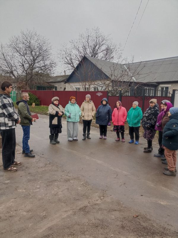 Заведующий Осыковским территориальным сектором Администрации Старобешевского муниципального округа Дмитренко Евгений Александрович провёл сход граждан села Осыково