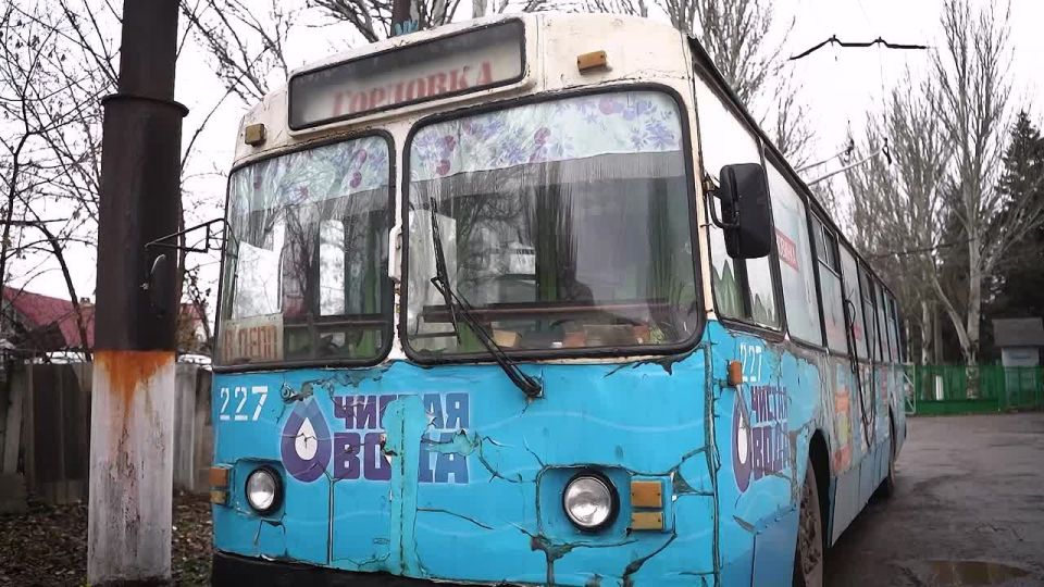 Сегодня поздравили женщин-шоферов в прифронтовой Горловке с Днём работника транспорта