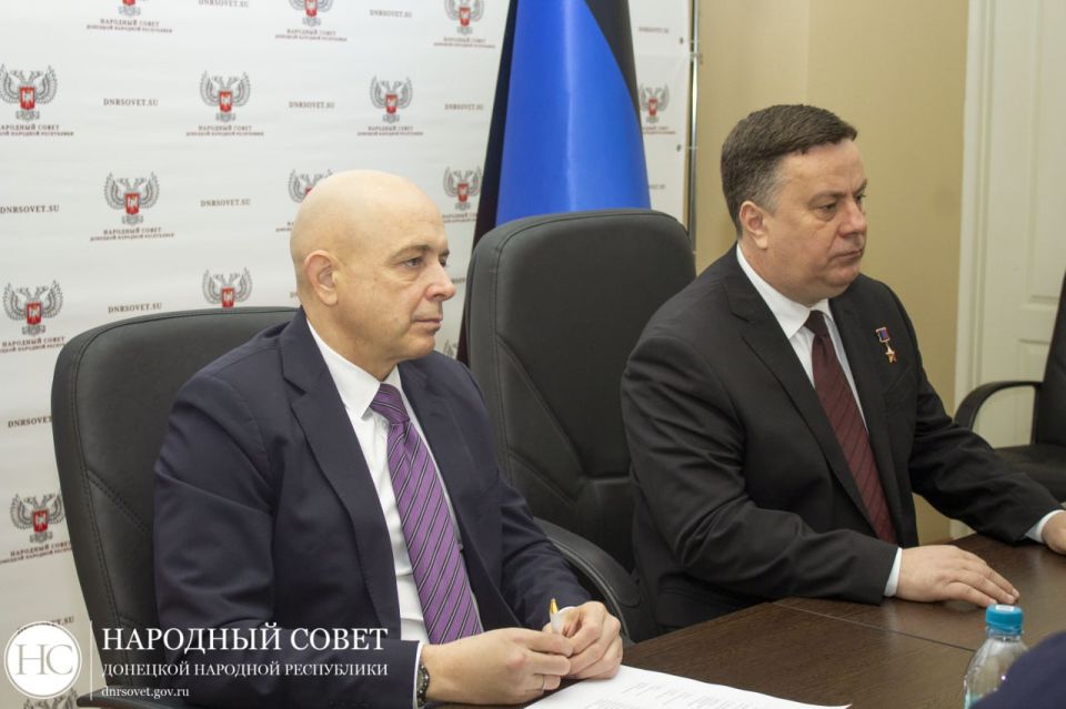 Константин Кузьмин: Вместе с заместителем Председателя Народного Совета ДНР Николаем Сытовым, а также председателями комитетов парламента ДНР провели встречу с коллегами из Верховного Совета Республики Хакасия