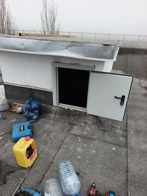 На кровле многоквартирного дома в Зугрэсе нижегородская бригада установит пожарные ограждения