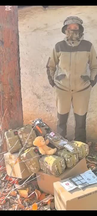 Юлия Витязева: Наши замечательные медики, работающие на Покровском направлении, прислали вам, друзья, слова благодарности за собранные для них аптечки