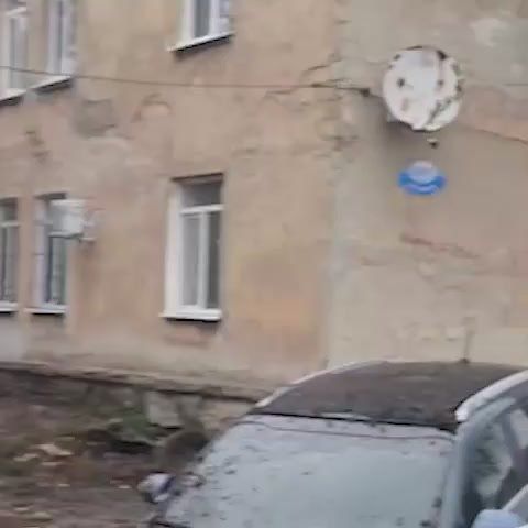 Водитель влетел в свежую канаву, вырытую коммунальщиками в Макеевке