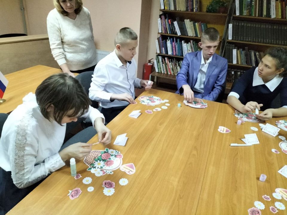 Творческая мастерская «Подари улыбку маме»