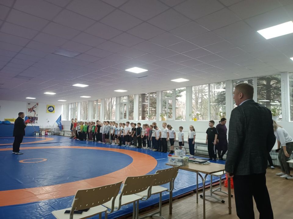 Сергей Юзвинкевич: Сегодня посетил мастер-класс по вольной борьбе, организованный главным специалистом сектора спорта и туризма Администрации Володарского муниципального округа для ребят из МКУ ДО «Володарская спортивная...