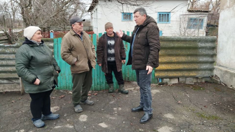 Провёл встречу с жителями пос