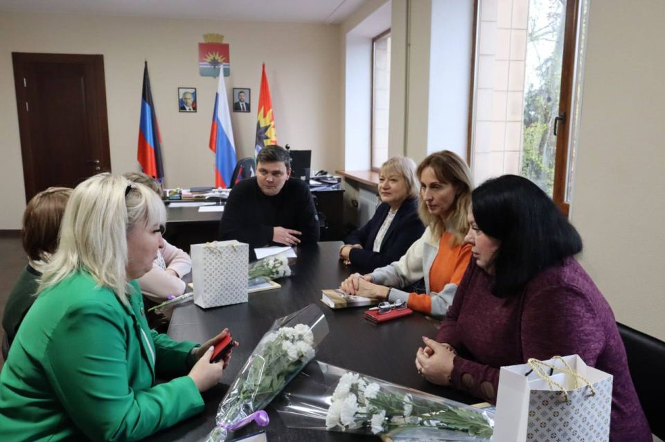 20 ноября Глава муниципального образования городской округ Торез Чесноков А.В. провел встречу с председателями и активистами территориального общественного самоуправления (ТОС)