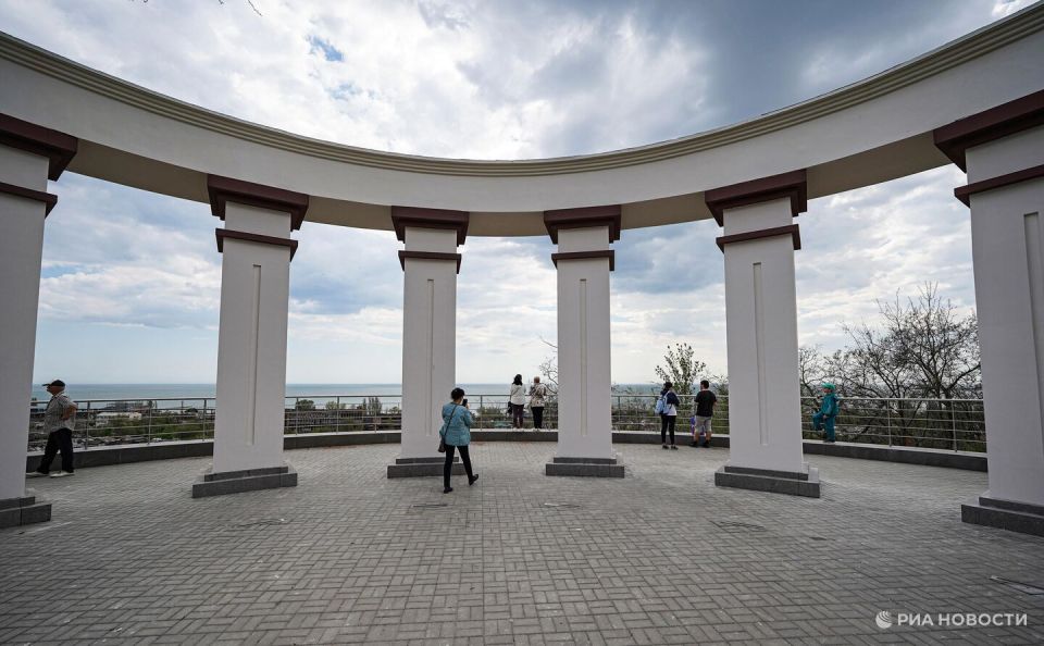 Ленинградские строители возрождают культурные объекты Мариуполя