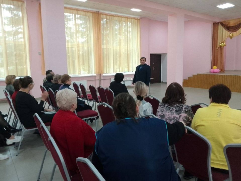 20 ноября начальник Управления образования Администрации городского округа Харцызск Николай Осипов провел встречу в коллективе ГБОУ "Средняя школа № 19 г.о. Харцызск"