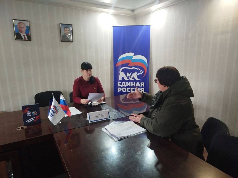 Состоялся прием граждан. Сегодня, 21 ноября, в Общественной приёмной Партии «Единая Россия» города Тореза депутат Торезского городского совета Анна Матраева провела прием граждан