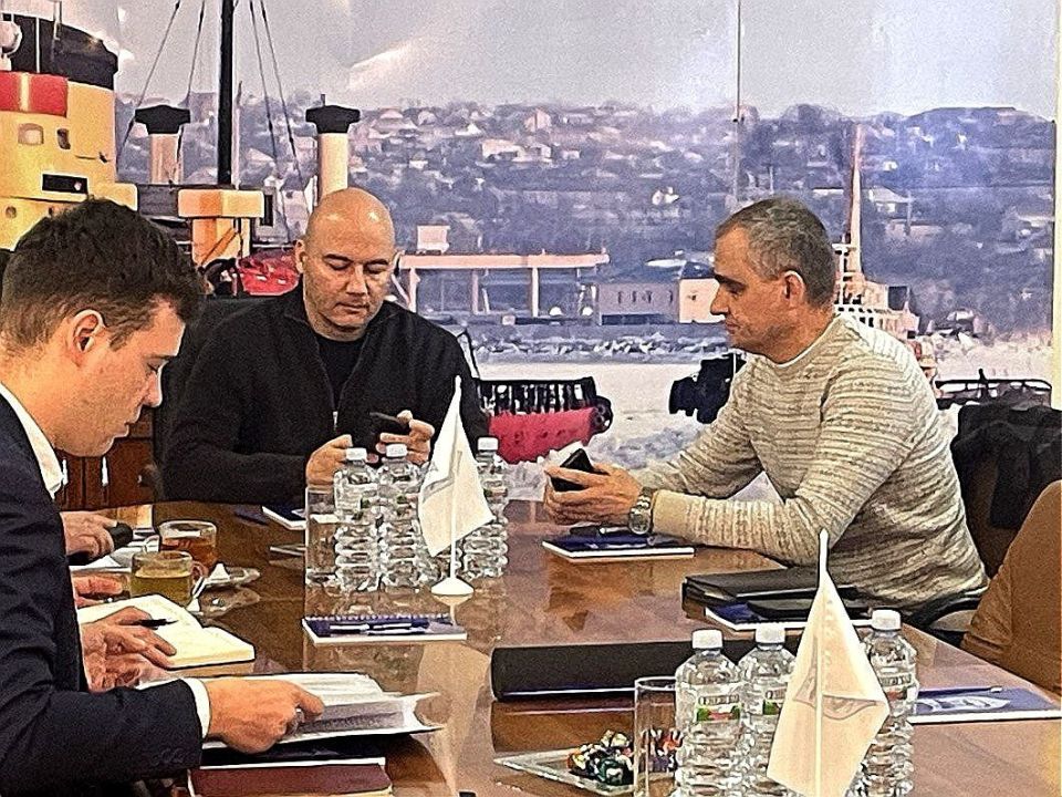 Заместитель министра транспорта ДНР Александр Солдатов провел рабочую встречу в администрации Мариупольского порта