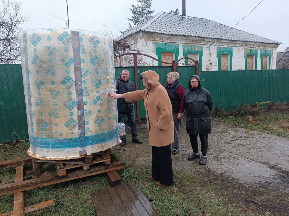 21 ноября 2025 года во исполнение поручения Главы Донецкой Народной Республики депутаты Ясиноватского муниципального совета Анна Бондарь, Елена Исаенко и Валерий Аксенов посетили места подвоза воды