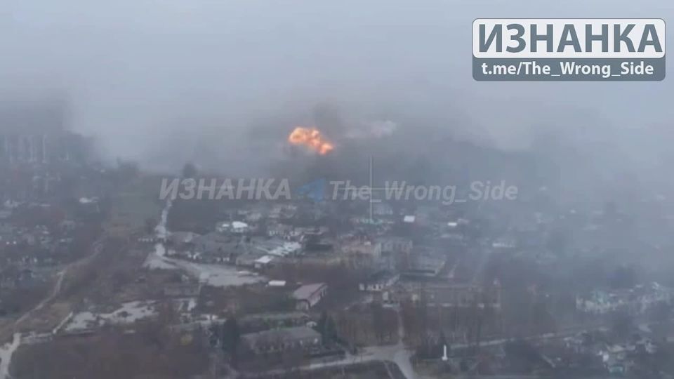 Владислав Шурыгин: Впечатляющая ударная волна от взрыва крылатой авиабомбы разгоняет туман в Мирнограде