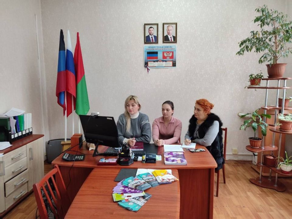 Специалисты отдела по работе с семьей с детьми филиала № 29 Государственного казенного учреждения Донецкой Народной Республики «Республиканский центр по предоставлению мер социальной поддержки» городского округа Дебальцево...