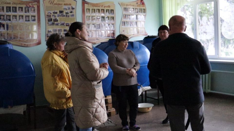 Роман Конев: 21 ноября 2025 года депутат Горловского городского совета от фракции «Единая Россия» Игорь Толкачёв посетил место подвоза воды