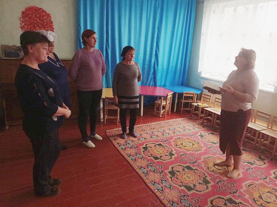 Начальник Благодатновского территориального отдела Инна Науменко встретилась с коллективом Великомешковского детского сада