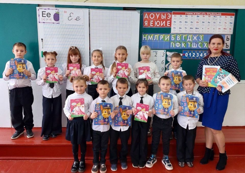 20 ноября активисты Женского движения партии Единая Россия, библиотекари Центральной городской детской библиотеки провели для юных читателей познавательные и увлекательные мероприятия, посвященные Всемирному дню ребёнка