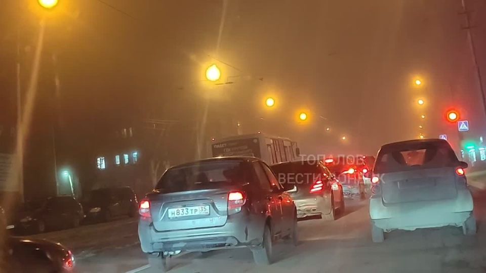 Вадим Топалов: Пробка на пр. Дзержинского. Водители маршрутных автобусов сбиваются с графика