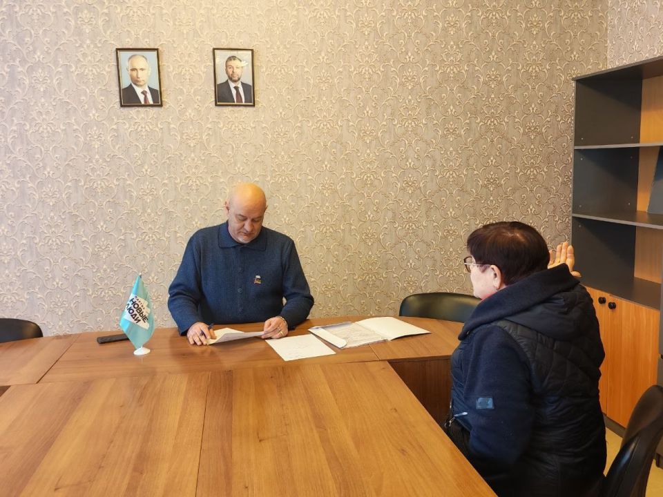 Провел прием граждан в Торезе