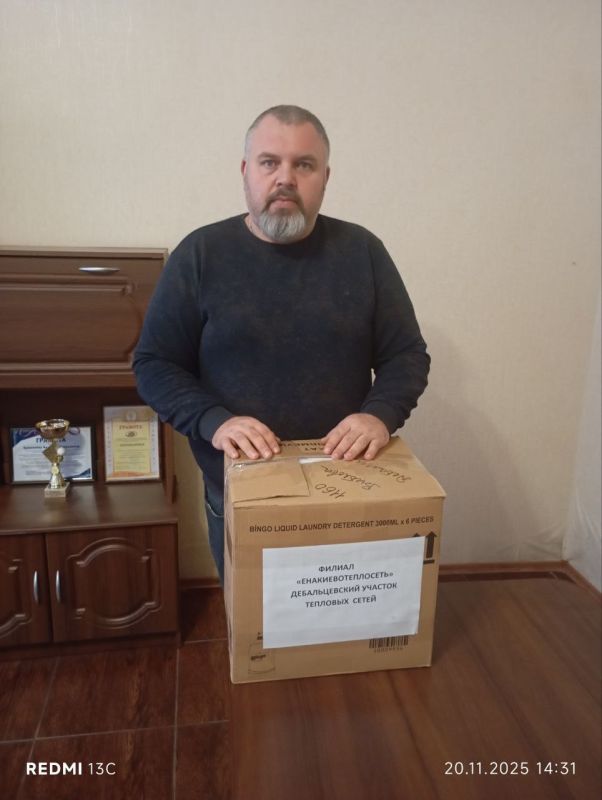 Депутат Дебальцевского городского совета член Всероссийской политической партии "Единая Россия" Андрей Ермолаев совместно с работниками предприятия филиала "Енакиевотеплосеть" ГУП ДНР "Донбасстеплоэнерго" собрали...