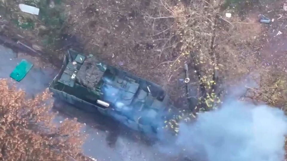 Дроноводы уничтожили бронетранспортер ВСУ в районе Димитрова в ДНР