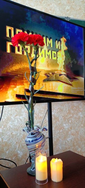 В ГБОУ "Школа 3 Ясиноватского МО" состоялась церемония открытия Парты Героев, посвященная участникам специальной военной операции: Акимову Мирославу Михайловичу, Гуменному Игорю Васильевичу и Швыдько Игорю Валентиновичу