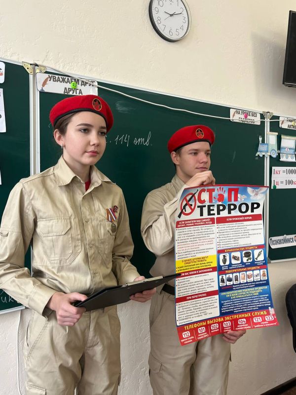 МЫ ПРОТИВ ТЕРРОРА!. Юнармейцы отряда ВПК «Пламя» штаба местного отделения городского округа Харцызска СШ № 4, ученики из 9-А класса Воробьев Сергей, Закаличный Никита, Мокровуз Виктория, Иващенко Мария приняли участие в...