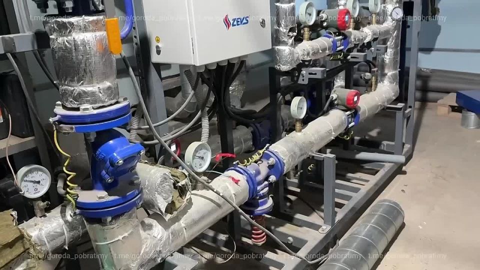 Возрождение символа!. Строители из Санкт-Петербурга неустанно работают над восстановлением Мариупольского драматического театра