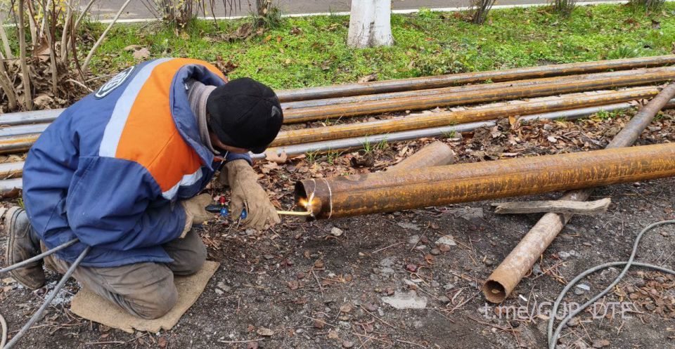 ФИЛИАЛ "МАРИУПОЛЬТЕПЛОСЕТЬ" ПОВЫШАЕТ НАДЕЖНОСТЬ ТЕПЛОСНАБЖЕНИЯ ПОТРЕБИТЕЛЕЙ: УСТАНОВКА РЕЗЕРВНЫХ БАКОВ НА КОТЕЛЬНОЙ "ЖМР-16"